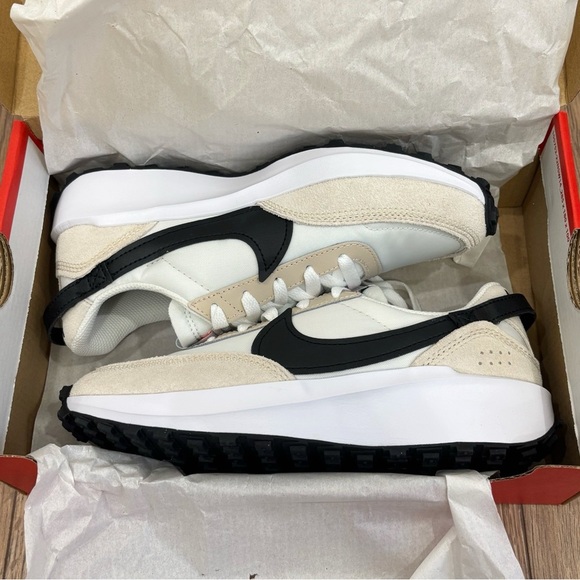 New Nike Women's Waffle Debut Sneakers Size 6 In Sand Drift/Black/White - Picture 5 of 8